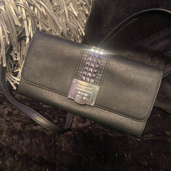 Michael Kors Tina leather Clutch - Picture 2 of 4